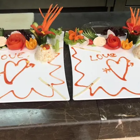 מלון דירות Lavinia &