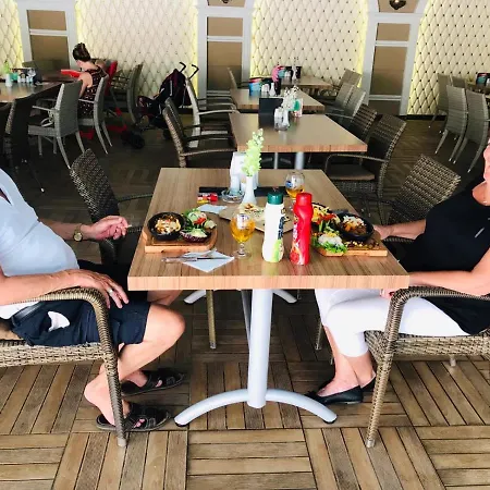 מלון דירות Lavinia & אלאניה