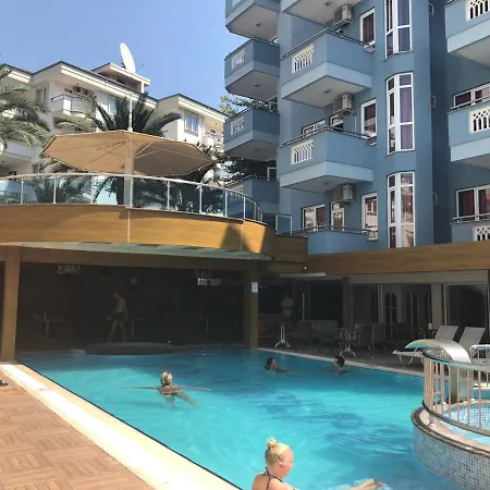 Lavinia & מלון דירות 3*