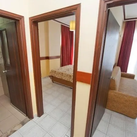 Lavinia & מלון דירות אלאניה