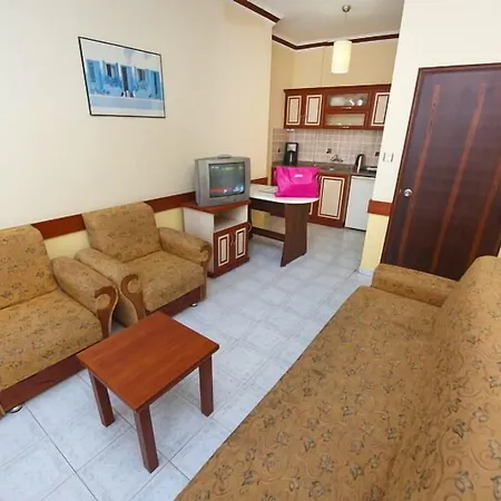 Lavinia & מלון דירות 3*