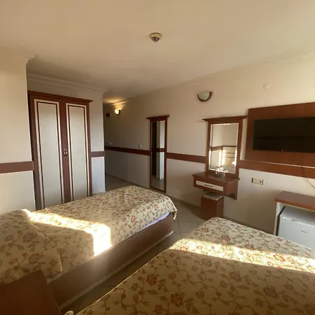 מלון דירות Lavinia & 3*