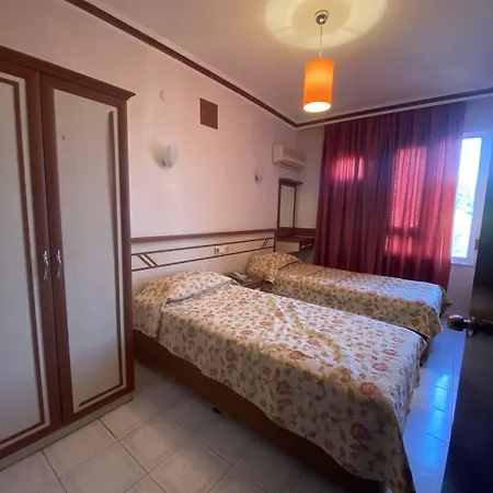 מלון דירות Lavinia &