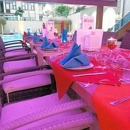 Apartahotel Lavinia & 3*