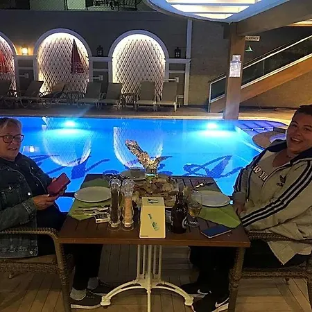 Lavinia &