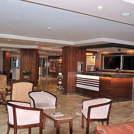 Lavinia & Apartmanhotel 3*