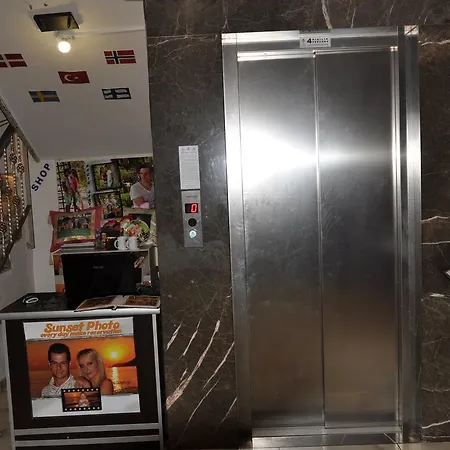 מלון דירות Lavinia &