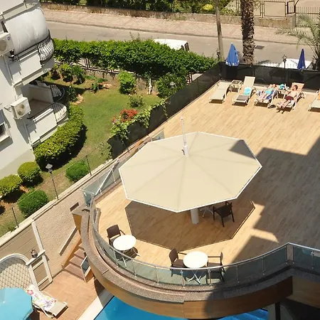 מלון דירות Lavinia & 3*