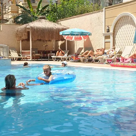 מלון דירות Lavinia &