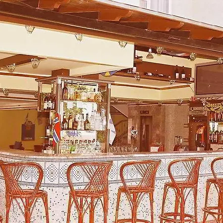 מלון דירות Lavinia & 3*