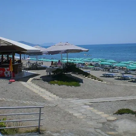 Aparthotel Lavinia & 3*