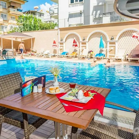 מלון דירות Lavinia & 3*