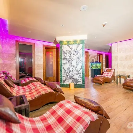 Lavinia & אלאניה