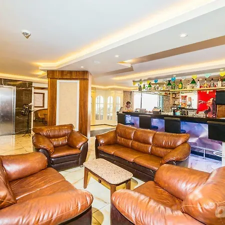 Lavinia & מלון דירות אלאניה