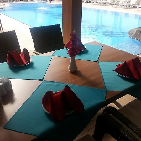 Aparthotel Lavinia &