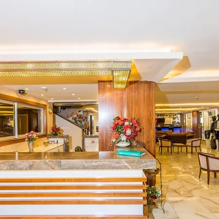 Aparthotel Lavinia &