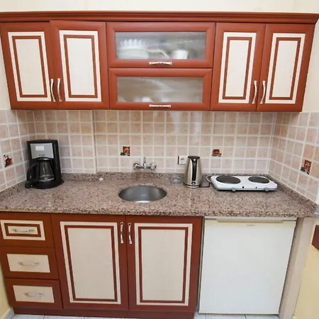 Lavinia & Aparthotel 3*